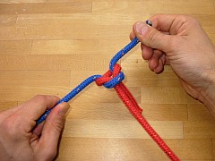 Kreuzknoten �ffnen, 1. Schritt